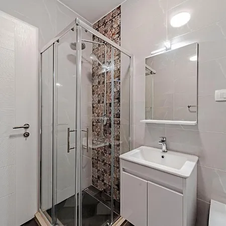 Pet Friendly In With Kitchen Duba Stonska