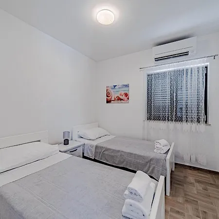 Pet Friendly In With Kitchen Holiday home Duba Stonska