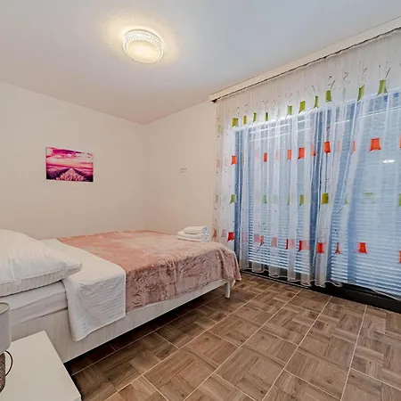 Holiday home Pet Friendly In With Kitchen Duba Stonska