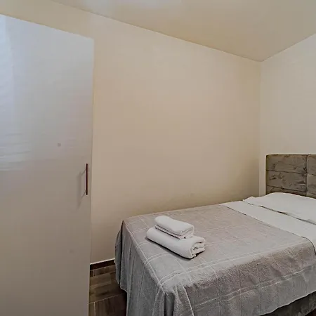 Pet Friendly In With Kitchen Duba Stonska
