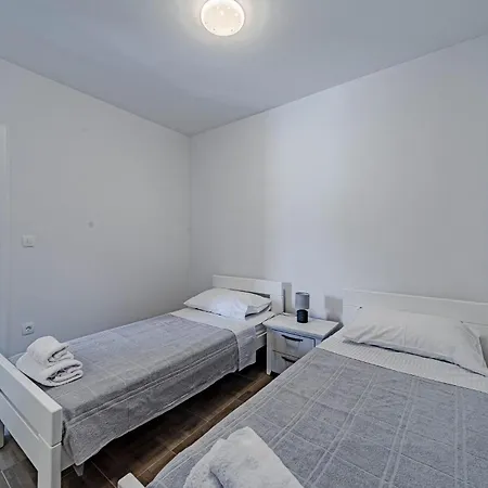Pet Friendly In With Kitchen * Duba Stonska