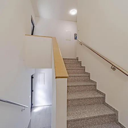 Pet Friendly In With Kitchen Holiday home