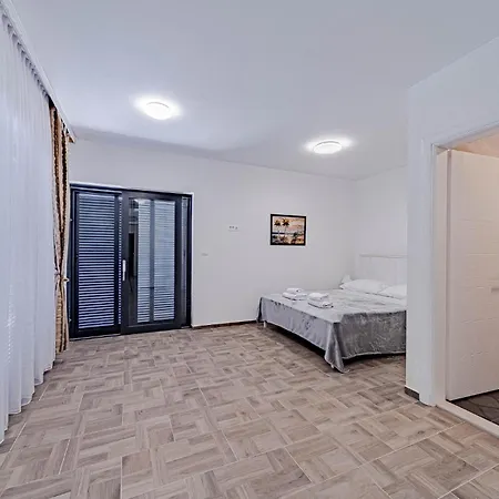 Stunning In With Wifi Holiday home Duba Stonska