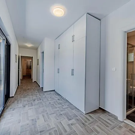 Holiday home Pet Friendly In With Kitchen Duba Stonska
